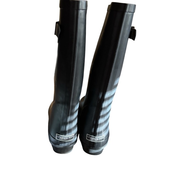 London fog - Black Rain Boots with Buckle Detail - Picture 2 of 4